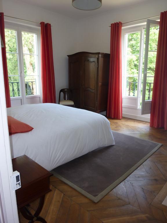 Cedre Et Charme Bed and Breakfast Saint-Branchs Δωμάτιο φωτογραφία