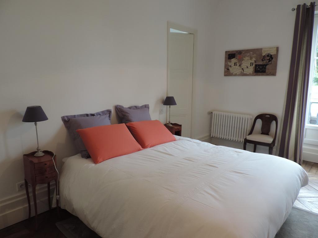 Cedre Et Charme Bed and Breakfast Saint-Branchs Δωμάτιο φωτογραφία